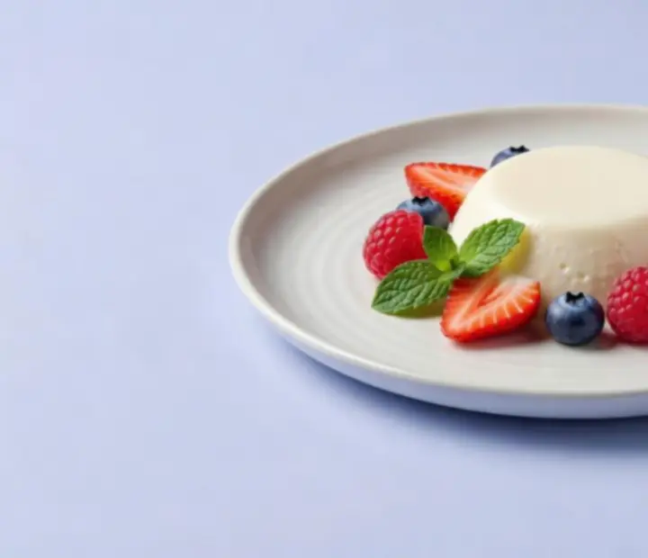 Elegancka panna cotta serwowana jako deser w restauracji Polnovarix