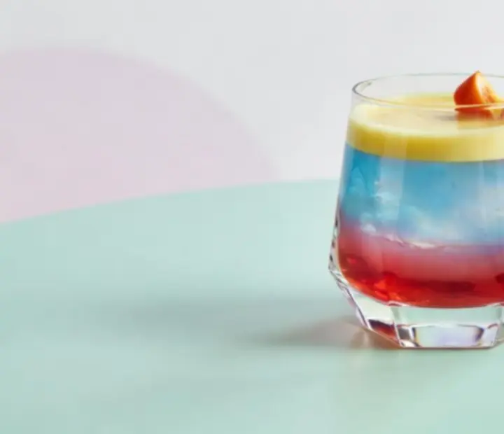 Pastelowy koktajl autorski serwowany w restauracji Polnovarix